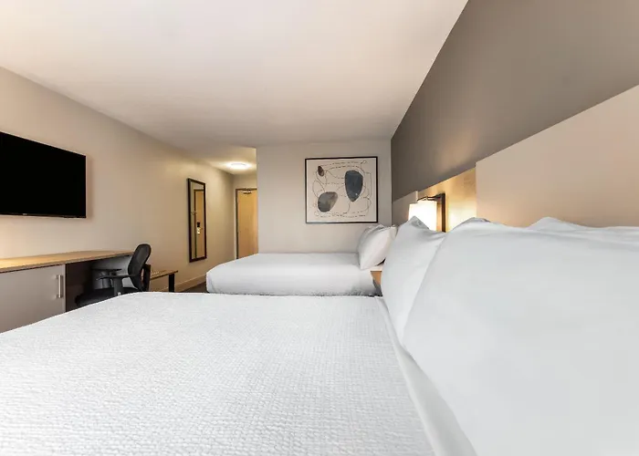 Days Inn & Suites By Wyndham Thunder Bay